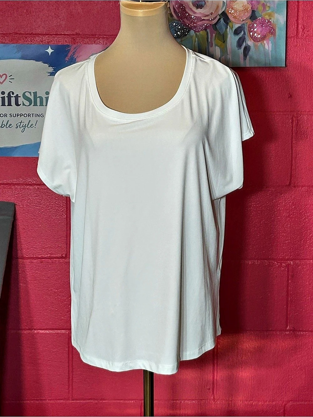 Chico's Short Sleeve Top in White Size 2 Like New